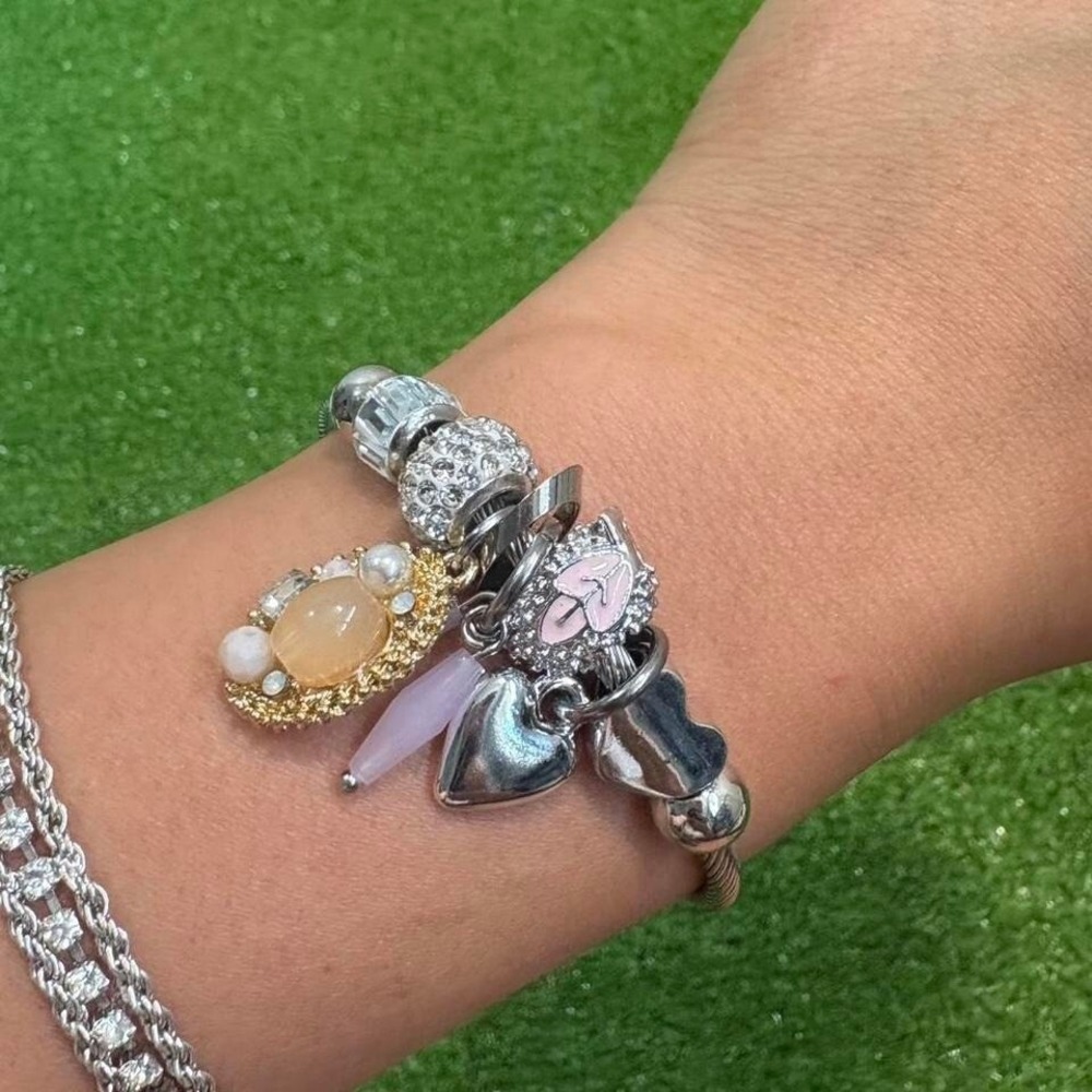 Silver color cable bracelet with heart‎ and crystal charms